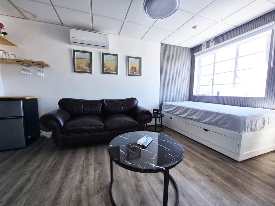 1 Bedroom Property for Sale in Hoog En Droog Western Cape